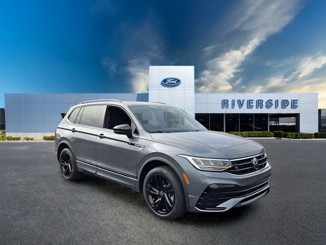 Used 2024 Volkswagen Tiguan SE R-Line FWD image 1
