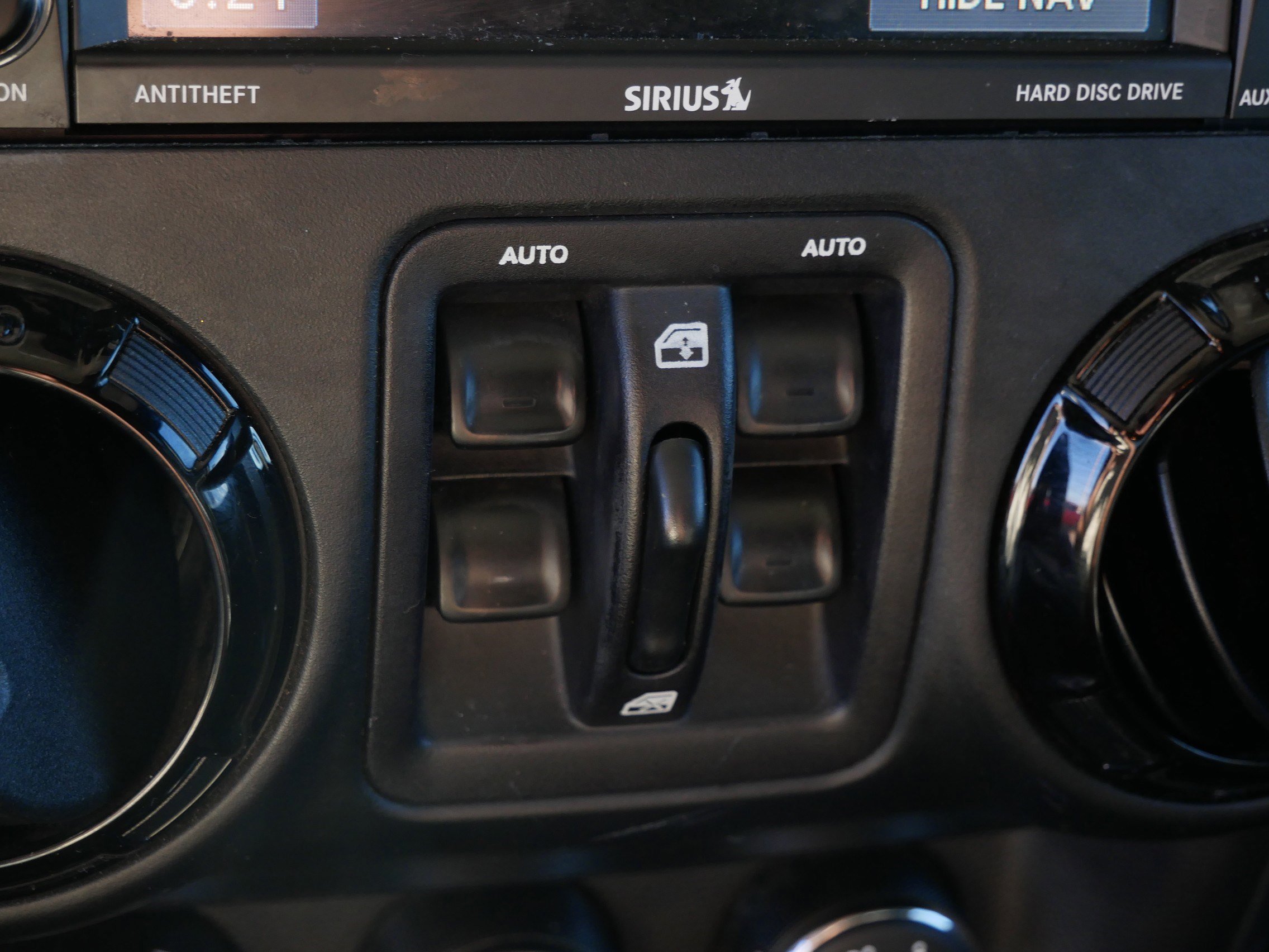 Used 2017 Jeep Wrangler Unlimited Sahara AWD/4WD image 30