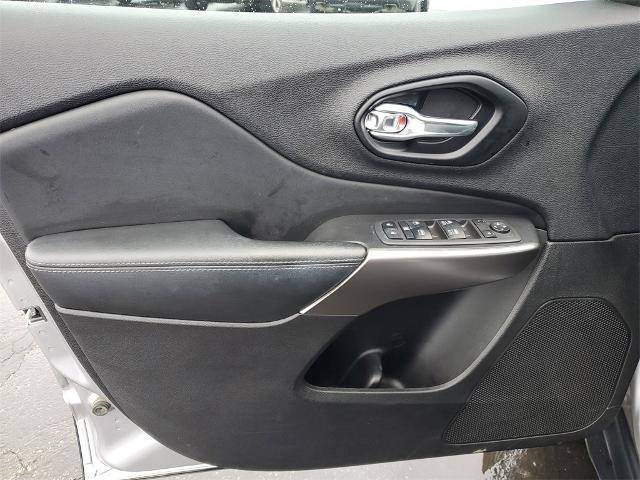 Used 2021 Jeep Cherokee Latitude Lux w/ Comfort/Convenience Group image 18