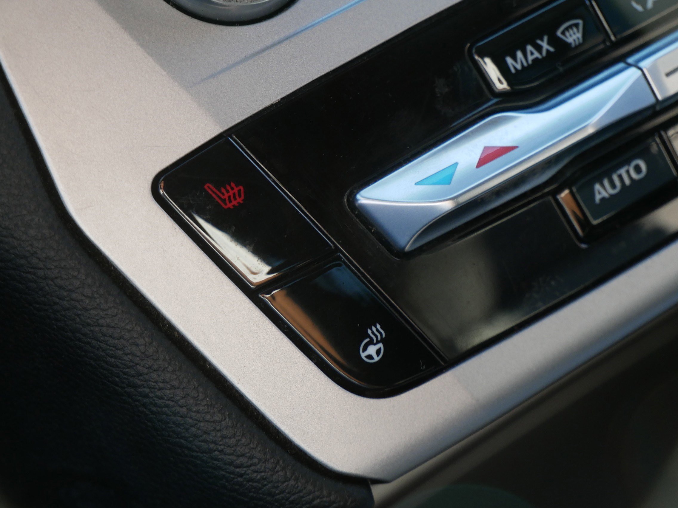 Certified 2022 Ford Explorer XLT w/ Equipment Group 202A image 31