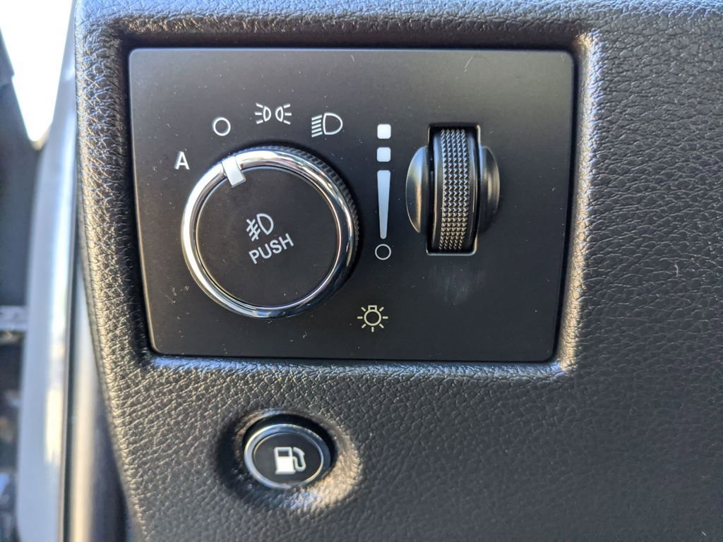 Used 2020 Jeep Grand Cherokee Altitude image 15