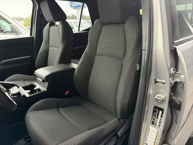 Used 2025 Toyota 4Runner SR5 AWD/4WD image 17