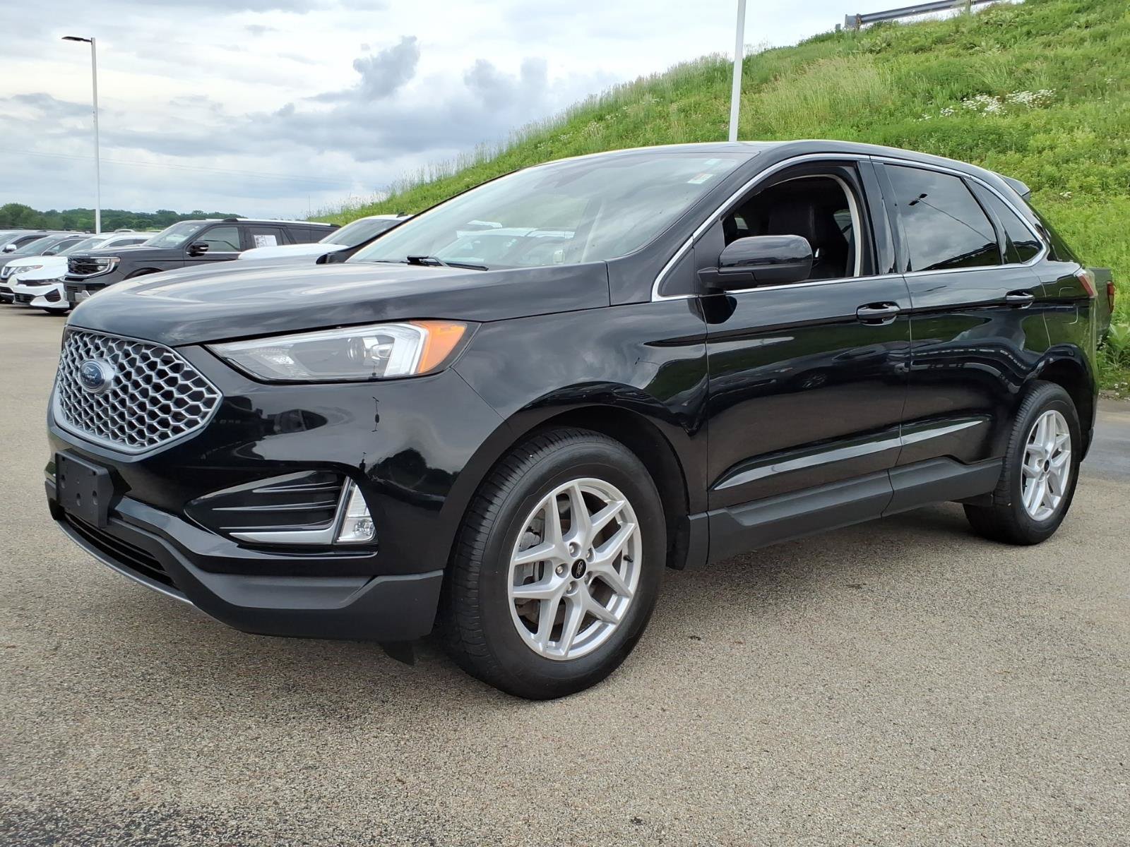 Certified 2024 Ford Edge SEL w/ Convenience Package AWD/4WD image 3