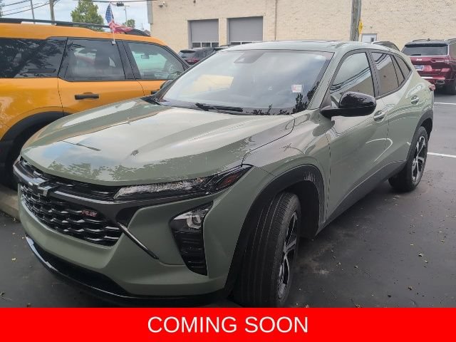 Used 2024 Chevrolet Trax RS w/ Sunroof Package FWD image 3
