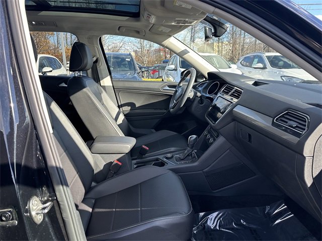 Used 2021 Volkswagen Tiguan SE image 33