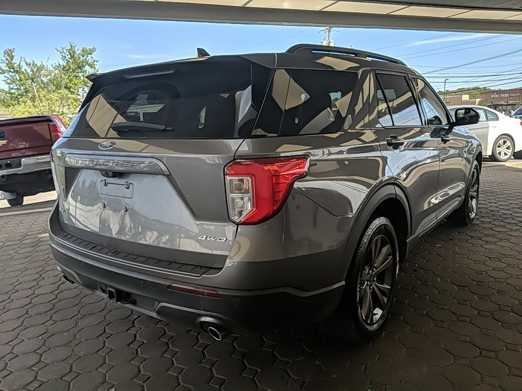 Certified 2022 Ford Explorer XLT w/ Equipment Group 202A image 3