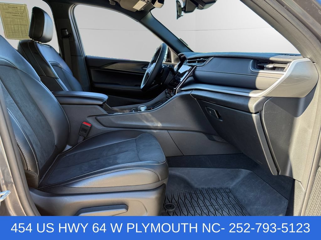 Used 2025 Jeep Grand Cherokee Altitude AWD/4WD image 15