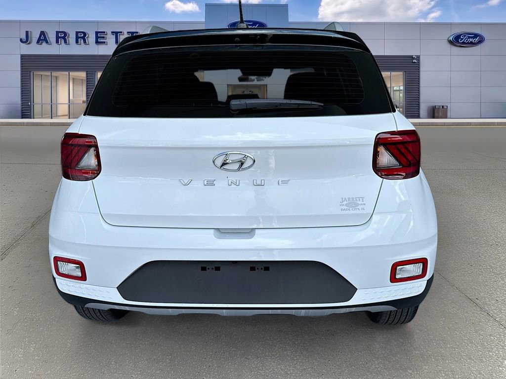Used 2024 Hyundai Venue Limited FWD image 6