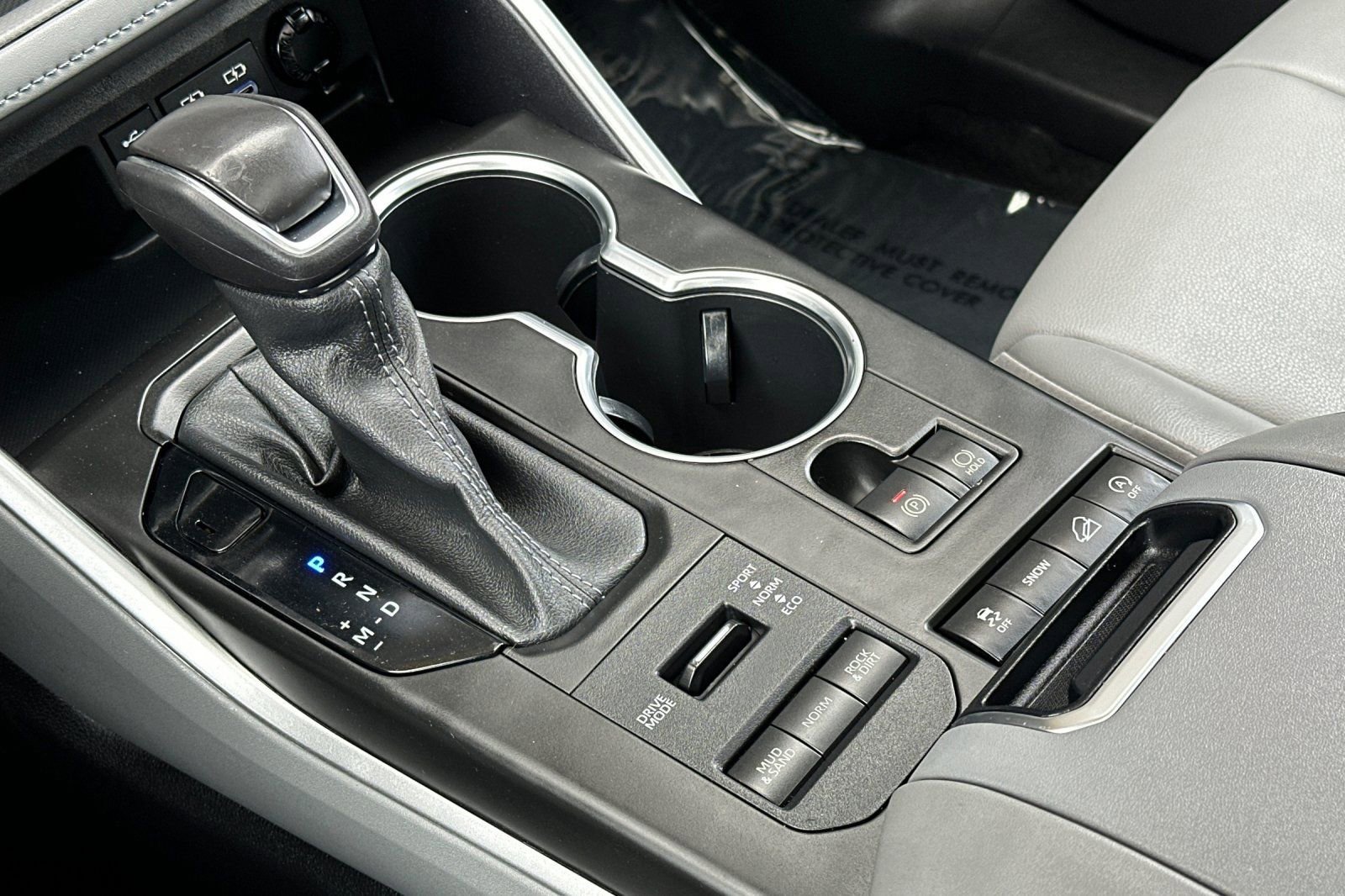 Used 2022 Toyota Highlander XLE AWD/4WD image 18