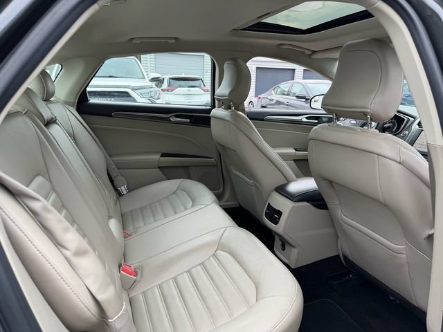 Certified 2017 Ford Fusion SE w/ Fusion SE Technology Package FWD image 17