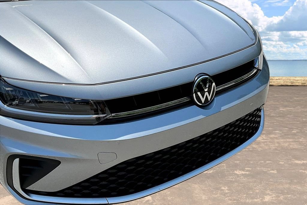 Used 2025 Volkswagen Jetta SE FWD image 33