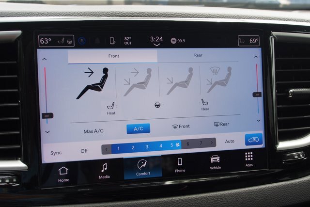 Used 2024 Chrysler Pacifica Touring-L FWD image 32