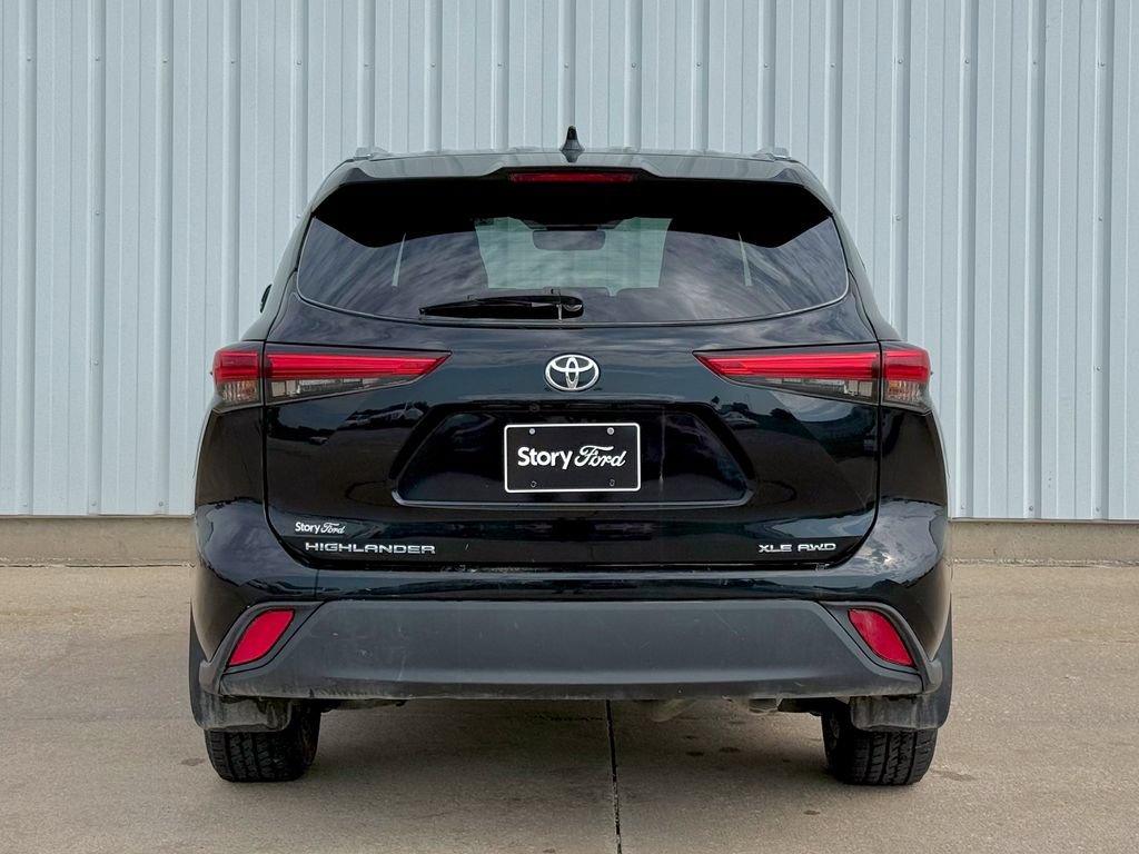 Used 2021 Toyota Highlander XLE AWD/4WD image 5