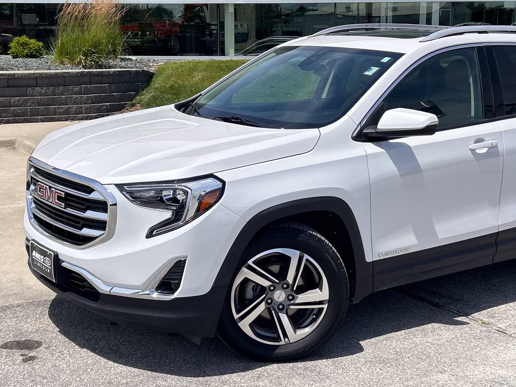 Used 2021 GMC Terrain SLT w/ Infotainment Package II AWD/4WD image 2