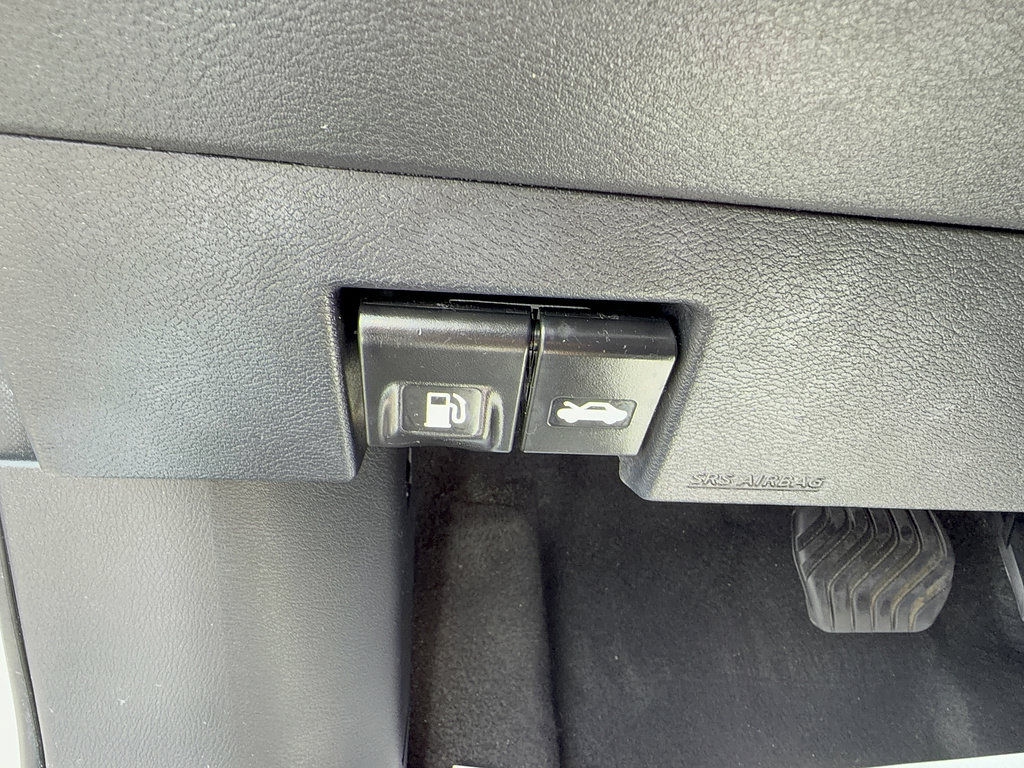 Used 2022 Nissan Kicks S FWD image 25