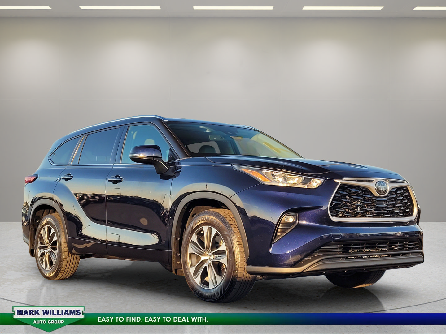 Used 2020 Toyota Highlander XLE AWD/4WD image 1