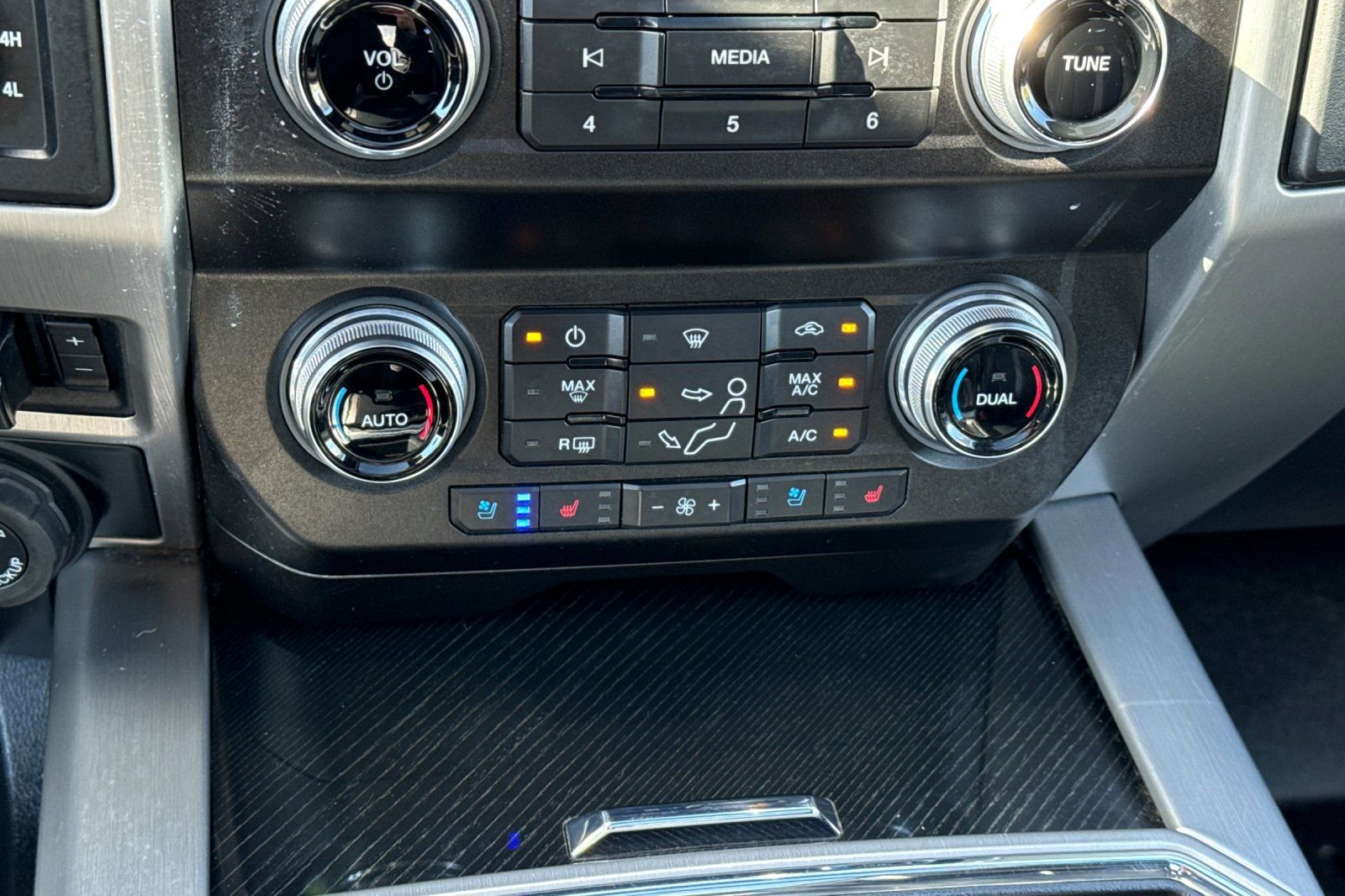 Certified 2021 Ford F450 Platinum w/ FX4 Off-Road Package image 21