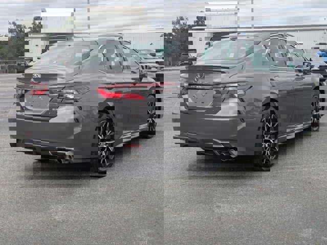 Used 2024 Toyota Camry SE image 5