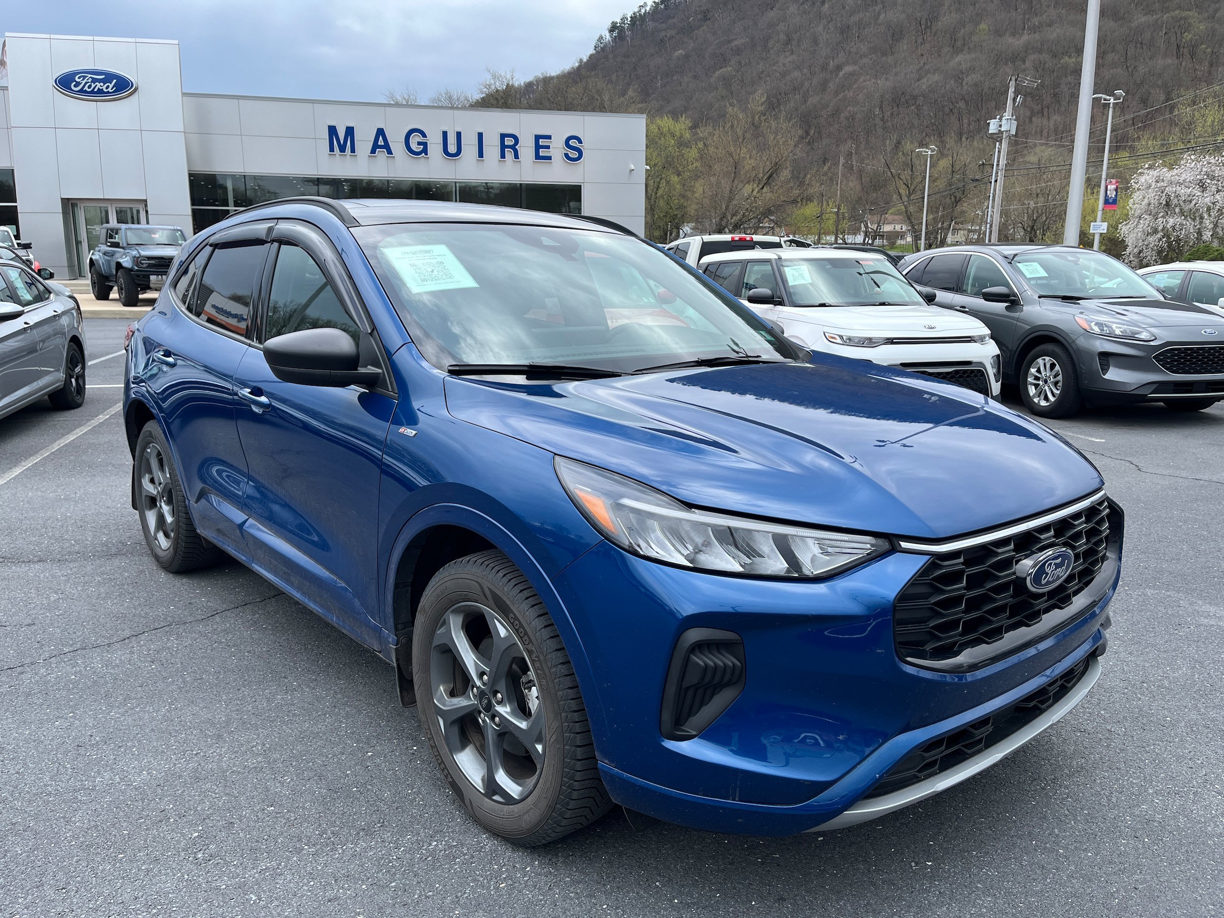 Certified 2023 Ford Escape ST-Line w/ Tech Pack #1 AWD/4WD image 3