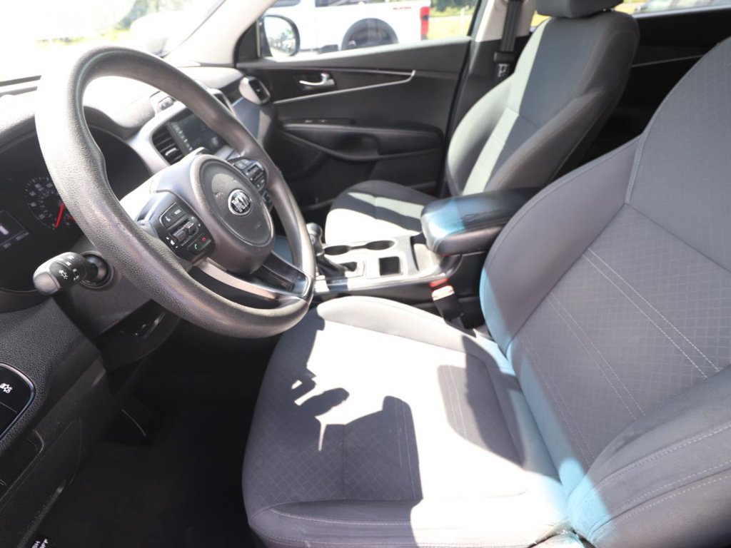 Used 2018 Kia Sorento FWD image 2