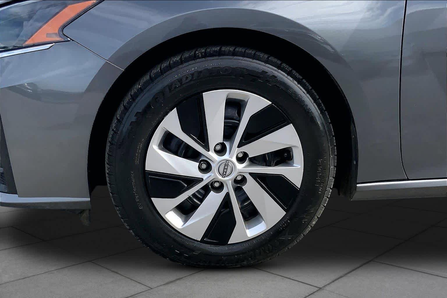 Used 2025 Nissan Altima 2.5 S FWD image 10