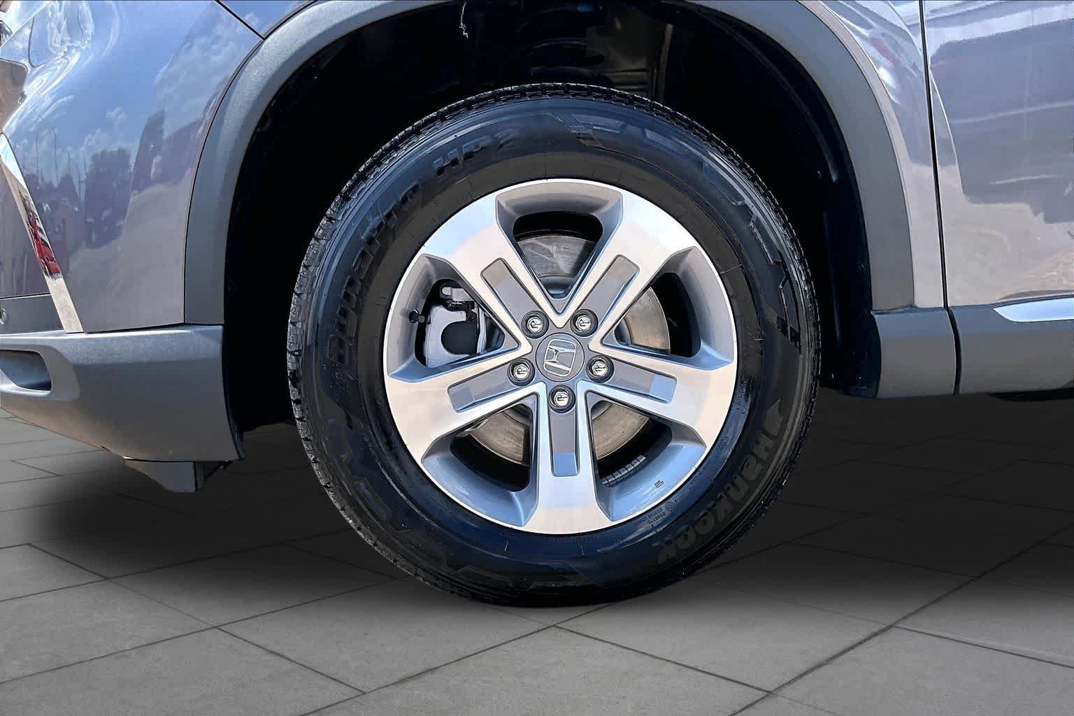 Used 2025 Honda Pilot EX-L image 11