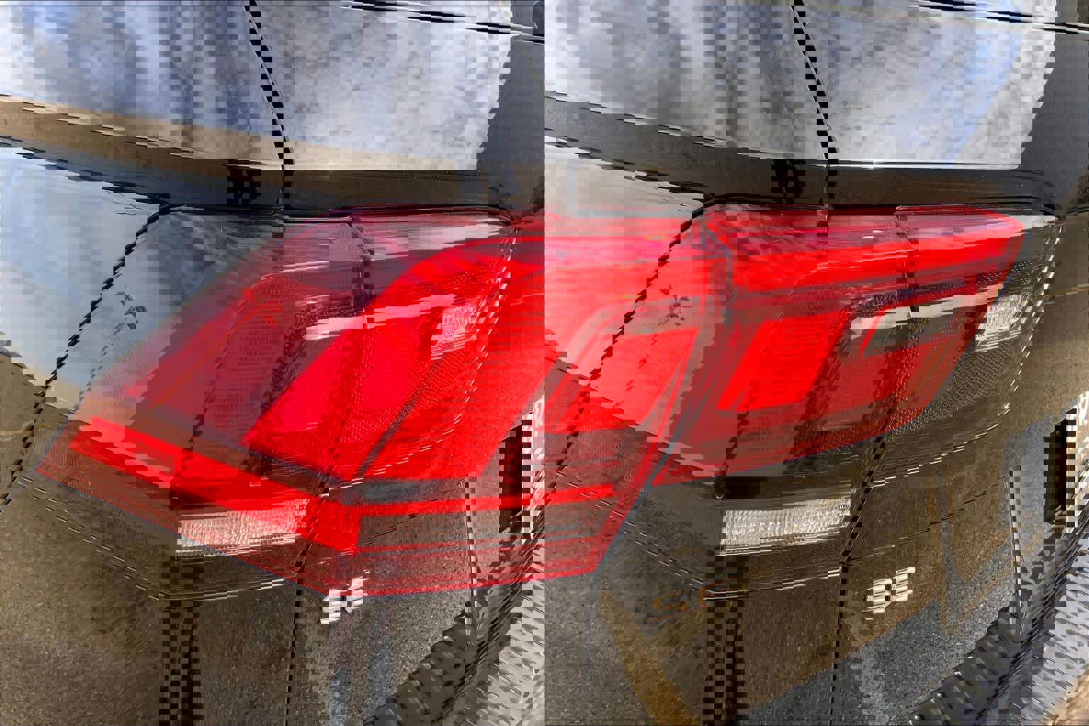 Used 2024 Volkswagen Tiguan SE R-Line image 28