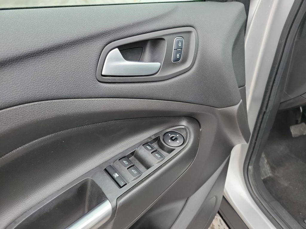 Certified 2017 Ford Escape SE image 19