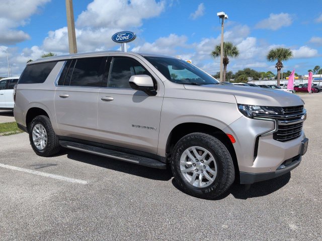 Used 2023 Chevrolet Suburban LT AWD/4WD image 2