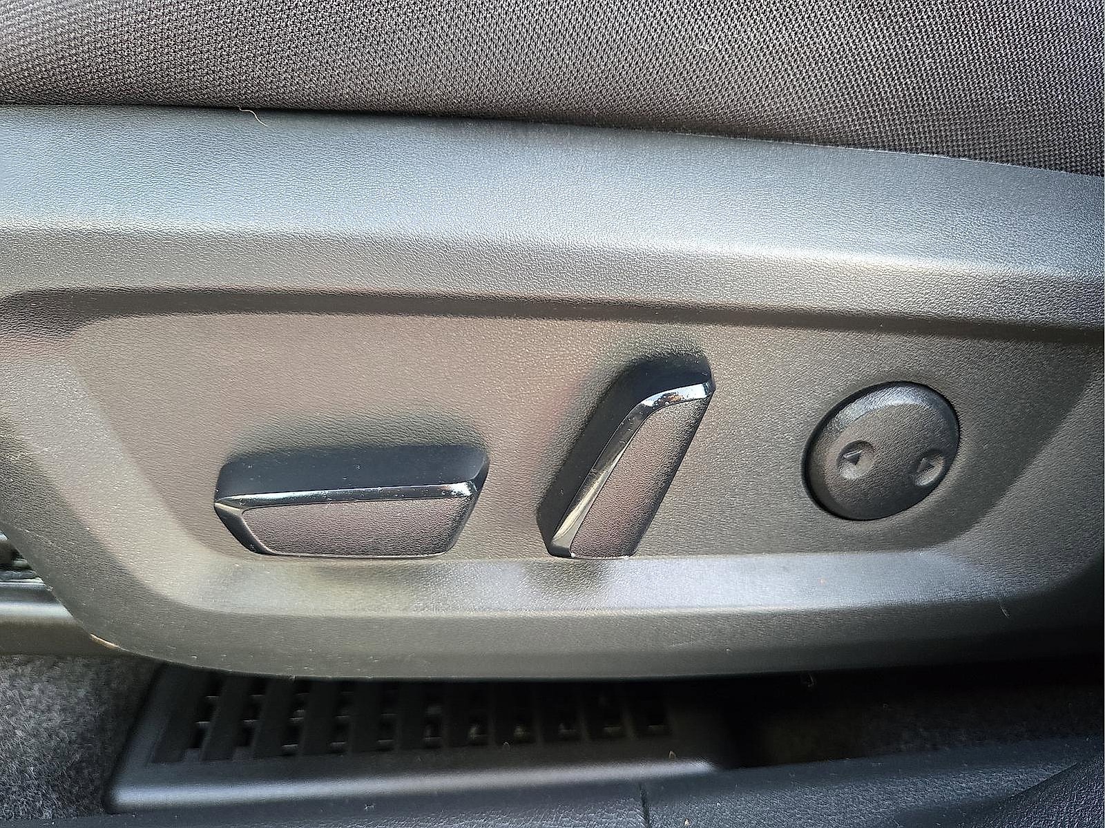 Used 2022 Nissan Rogue SV image 15