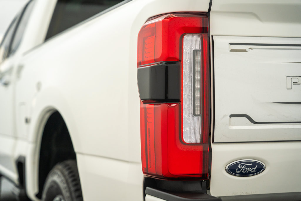 Certified 2024 Ford F250 Platinum w/ FX4 Off-Road Package AWD/4WD image 7