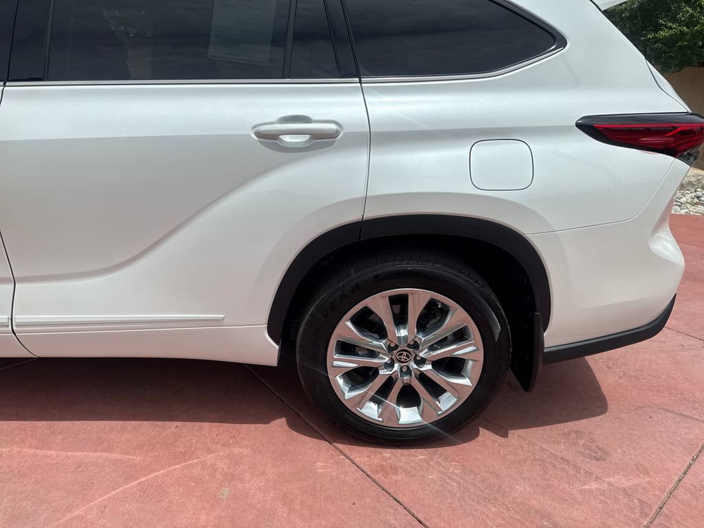 Used 2023 Toyota Highlander Limited AWD/4WD image 37