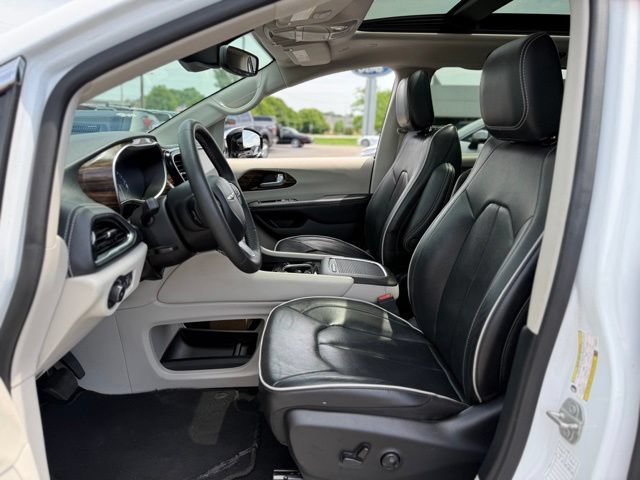 Used 2023 Chrysler Pacifica Limited FWD image 14