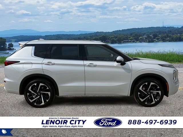 Used 2022 Mitsubishi Outlander SEL image 2