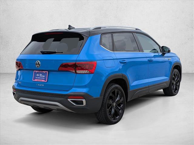 Used 2024 Volkswagen Taos SE w/ Panoramic Sunroof Package FWD image 5