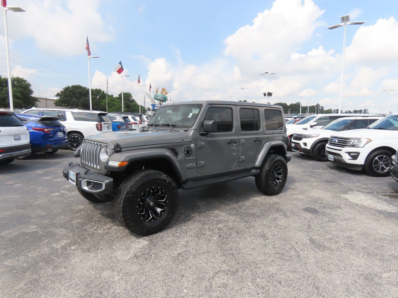 Used 2020 Jeep Wrangler Unlimited Sahara AWD/4WD image 2