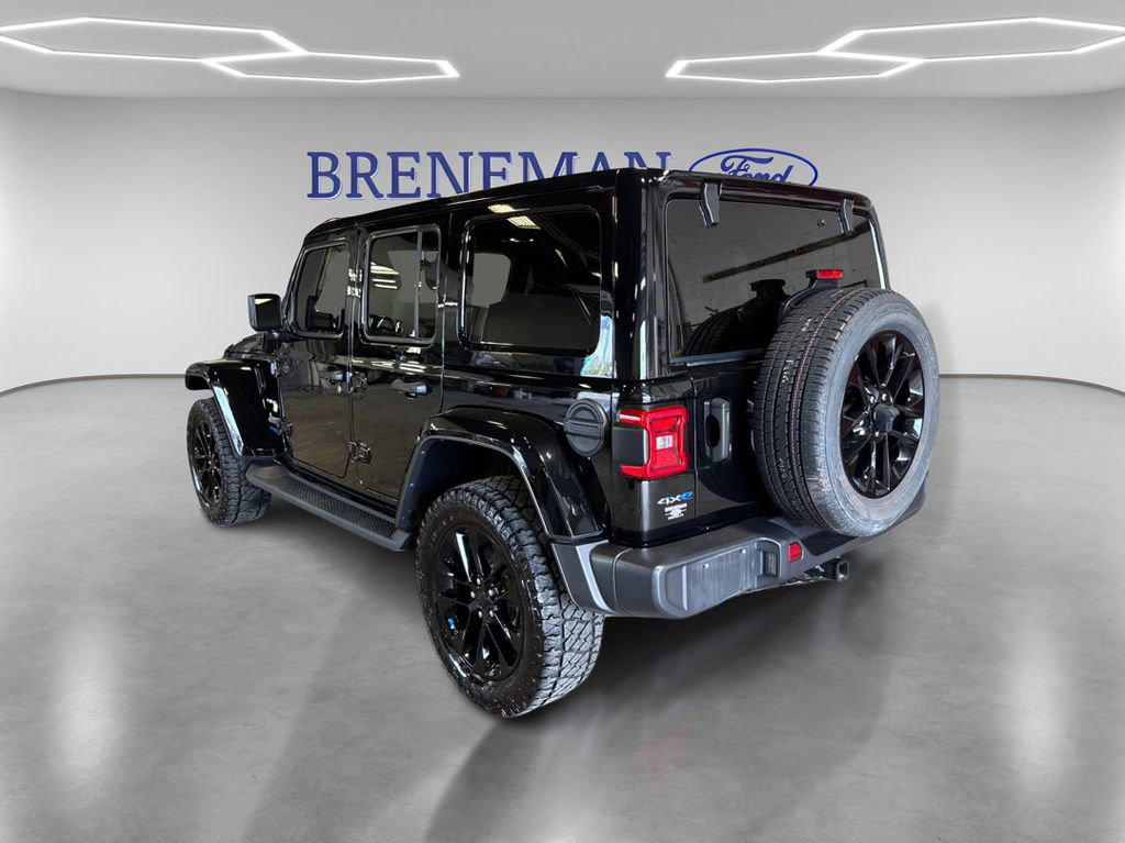 Used 2022 Jeep Wrangler Unlimited Sahara w/ Cold Weather Group AWD/4WD image 7