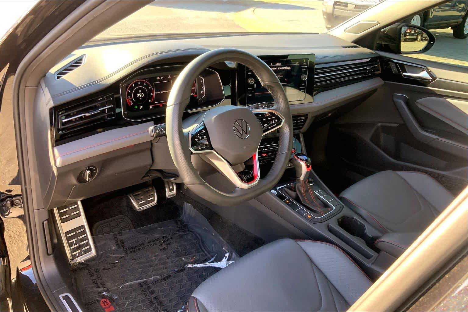 Used 2025 Volkswagen Jetta GLI Autobahn FWD image 17