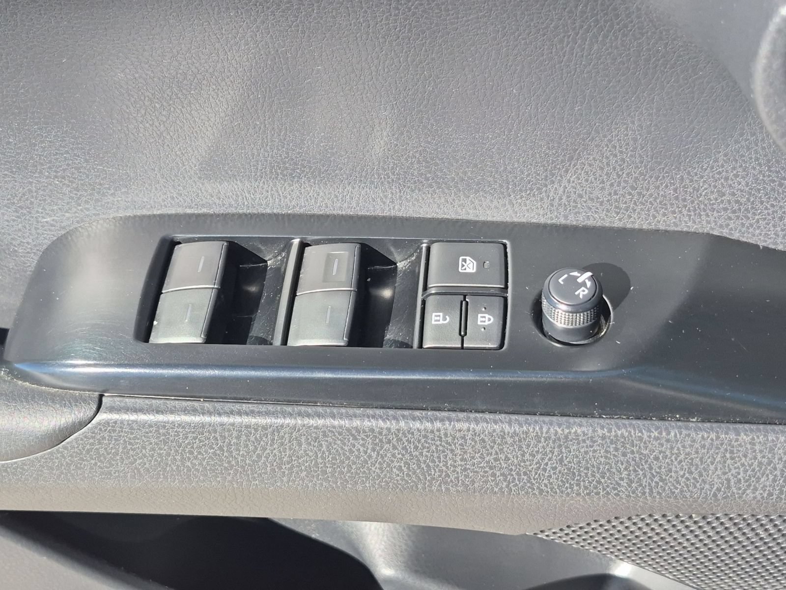 Used 2025 Toyota Camry LE FWD image 15