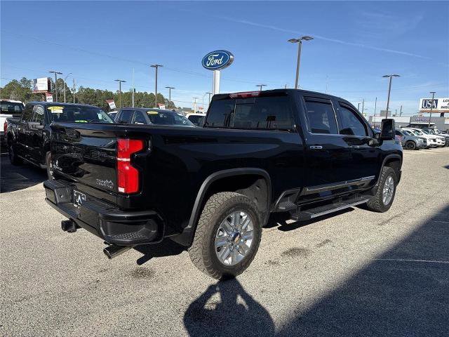 Used 2025 Chevrolet Silverado 2500 High Country w/ High Country Premium Package AWD/4WD image 4