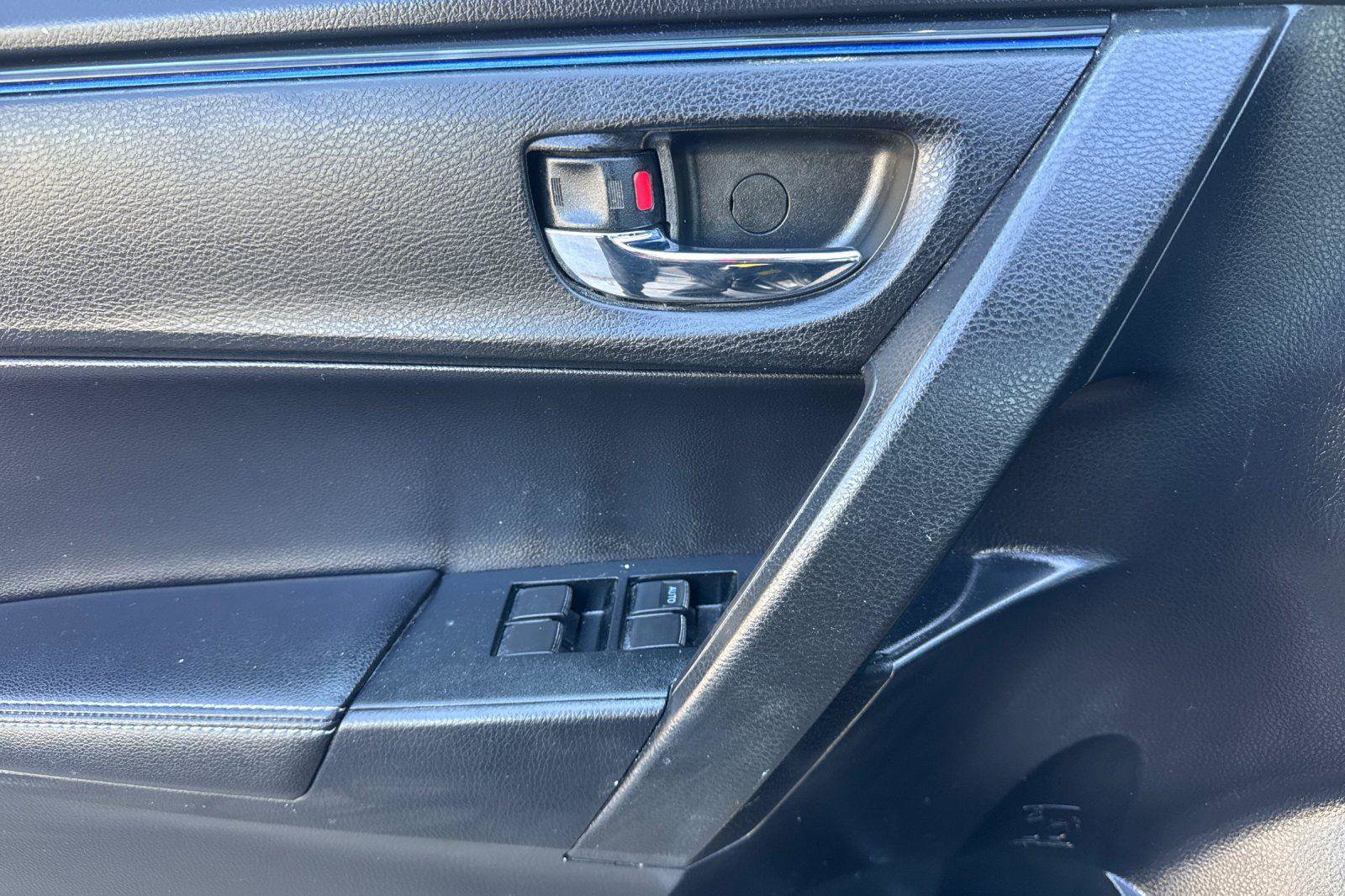 Used 2017 Toyota Corolla SE image 9