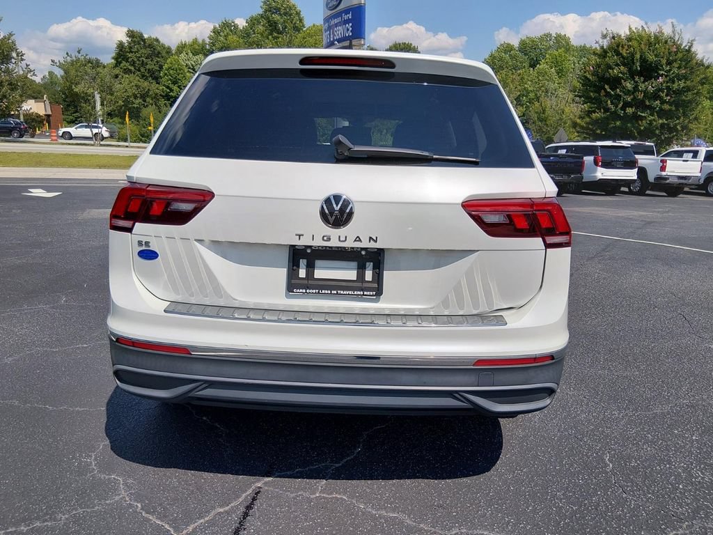 Used 2023 Volkswagen Tiguan SE w/ Panoramic Sunroof Package FWD image 5