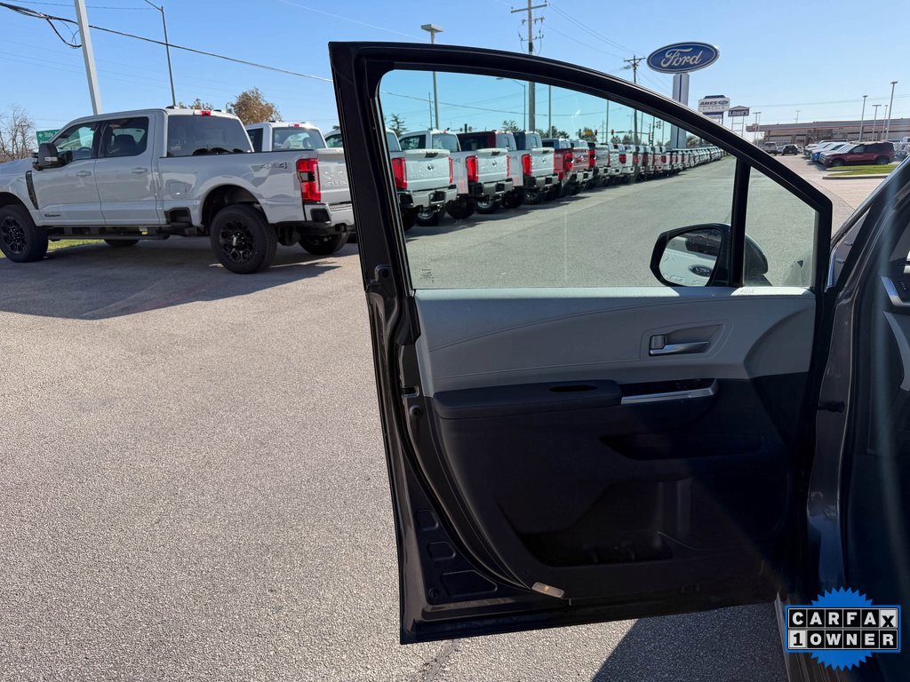Used 2024 Toyota Sienna XLE image 11