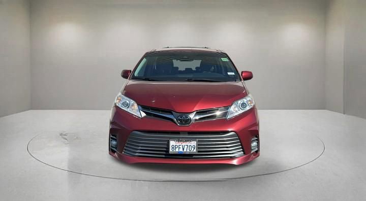 Used 2020 Toyota Sienna XLE w/ XLE Navigation Package image 5
