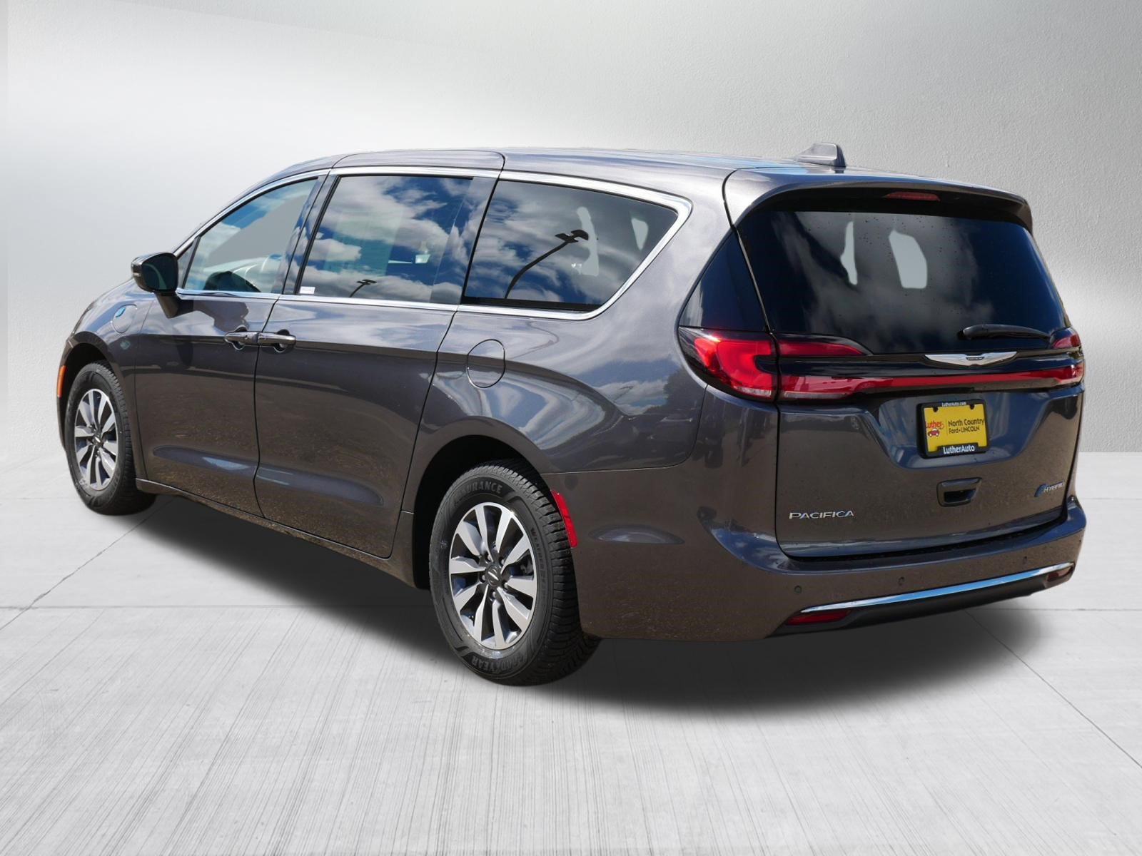 Used 2022 Chrysler Pacifica Touring-L FWD image 5