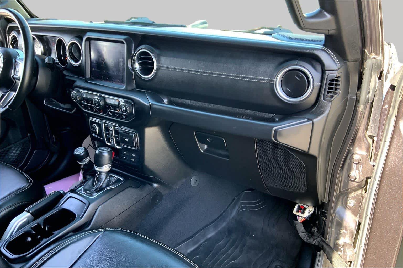 Used 2018 Jeep Wrangler Unlimited Sahara w/ Quick Order Package 24M Moab AWD/4WD image 17
