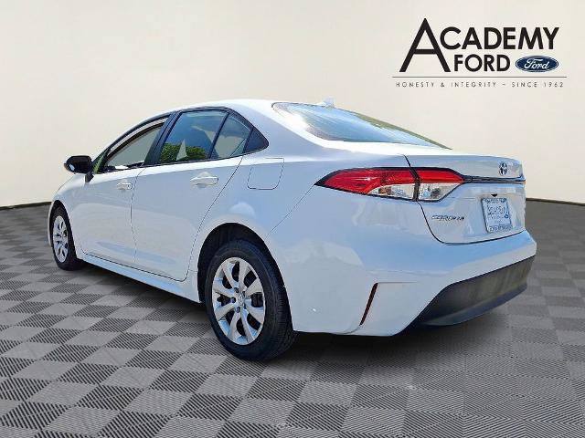 Used 2025 Toyota Corolla LE FWD image 4