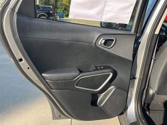 Used 2025 Kia Soul LX w/ LX Technology Package FWD image 20