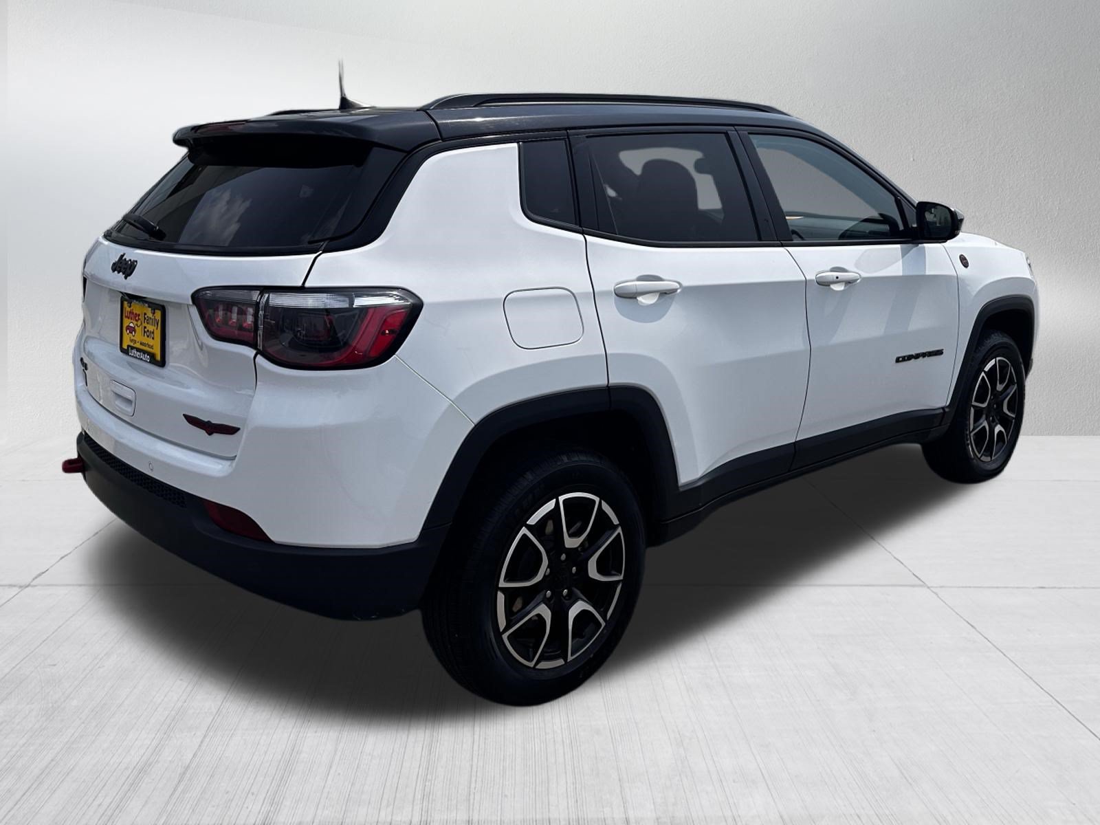 Used 2024 Jeep Compass Trailhawk AWD/4WD image 7