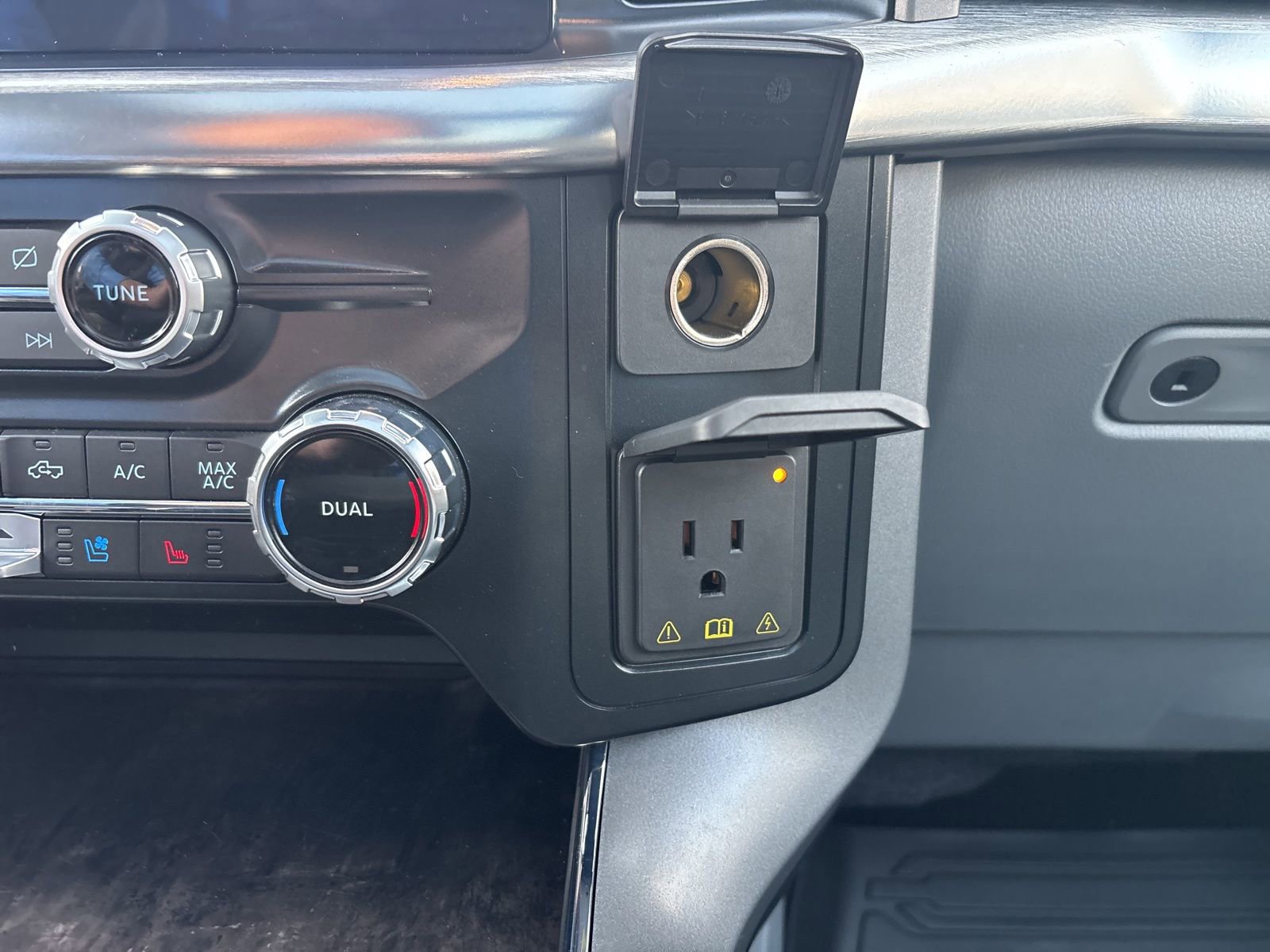 Certified 2022 Ford F150 Lariat w/ Equipment Group 502A High image 31